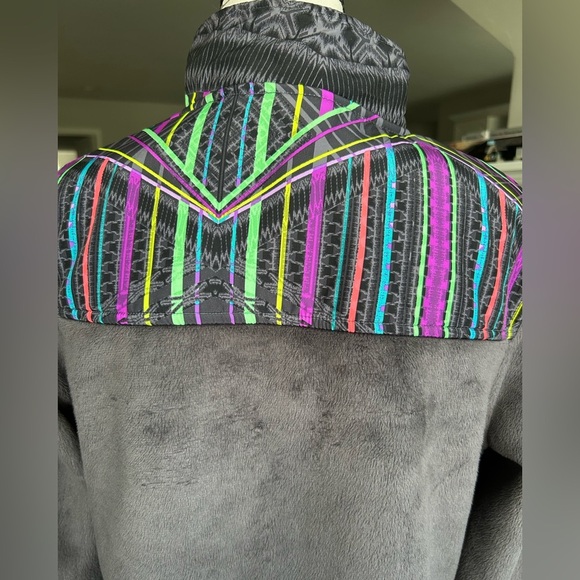 Fila Women’s Gray Fleece zip up Jacket with neon color design size small - Picture 4 of 11